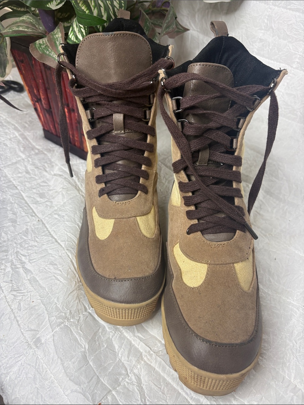 Cape Robbin  ladies Combat Boots Taupe Brown Cream Lug Sole Ankle Boots Size 9